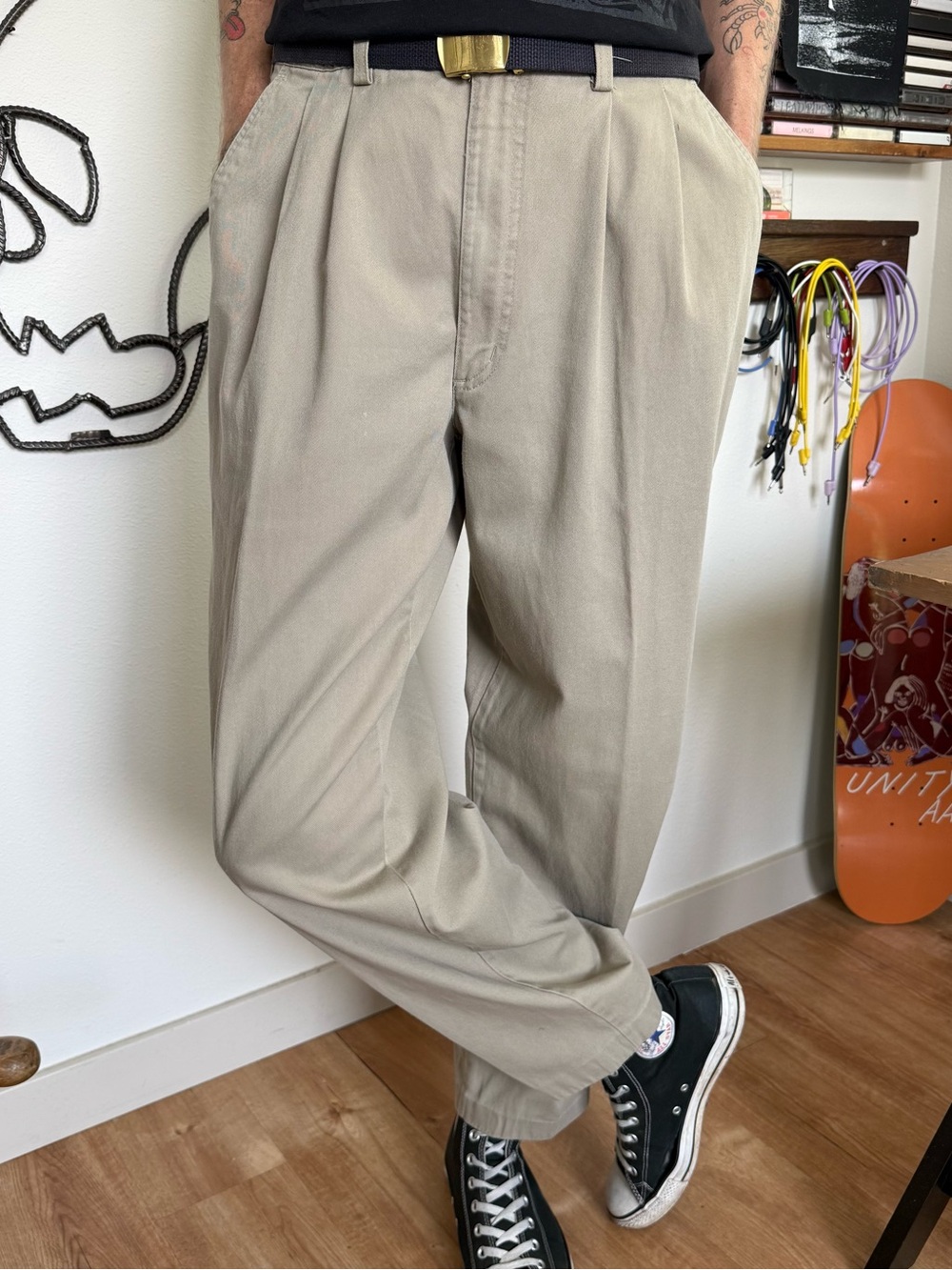 Northwest Territory Khaki Beige Pleated Men’s Pants - Picture 5 of 8